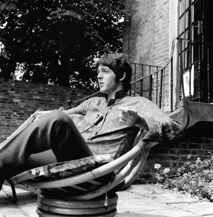Framed Print : Paul McCartney at his St Johns Wood house on his 25th birthday 18 June 1967 Framed Print : Paul McCartney at his St Johns Wood house on his 25th birthday 18 June 1967