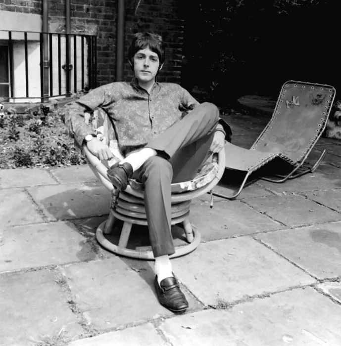 Framed Print : Paul McCartney at his St Johns Wood house on his 25th birthday 18 June 1967