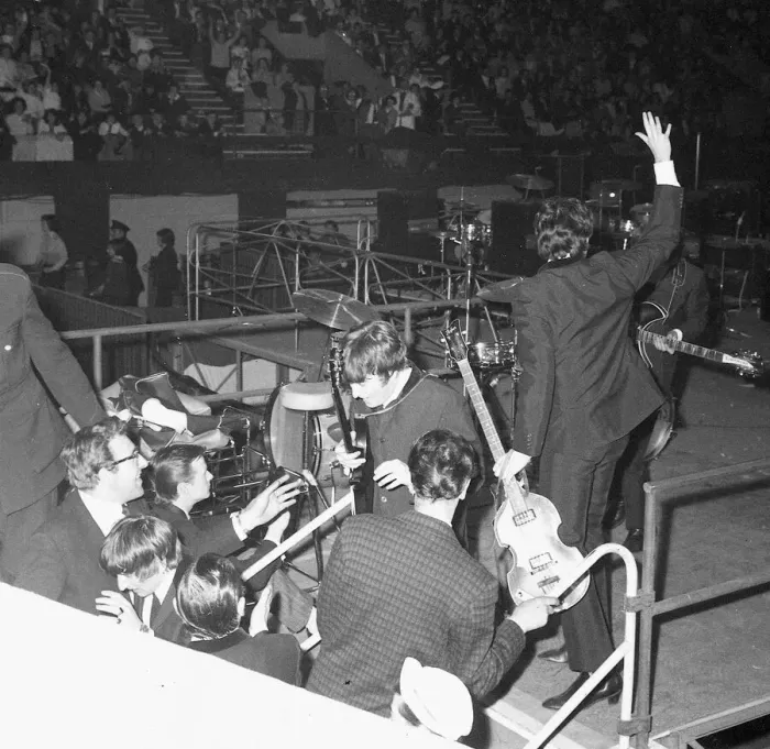 Framed Print : Paul McCartney waving and John Lennon leaving the stage at the NME poll winners all star Framed Print : Paul McCartney waving and John Lennon leaving the stage at the NME poll winners all star