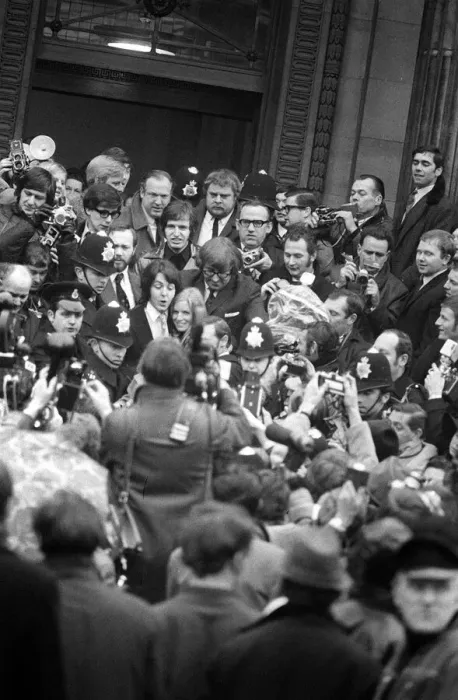Framed Print : Paul McCartney Wedding March 1969 to Linda Eastman leaving the register office after Framed Print : Paul McCartney Wedding March 1969 to Linda Eastman leaving the register office after
