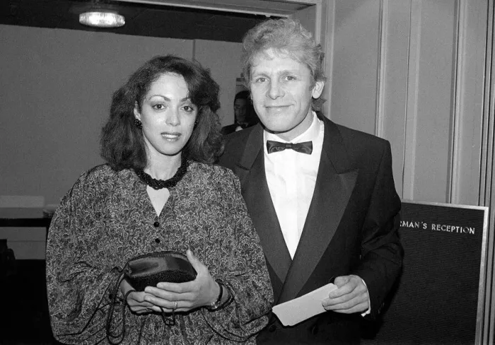 Framed Print : PAUL NICHOLAS AND WIFE LINZI NICHOLAS AT THE BAFTA AWARDS 23 / 03 / 1987 Framed Print : PAUL NICHOLAS AND WIFE LINZI NICHOLAS AT THE BAFTA AWARDS 23 / 03 / 1987