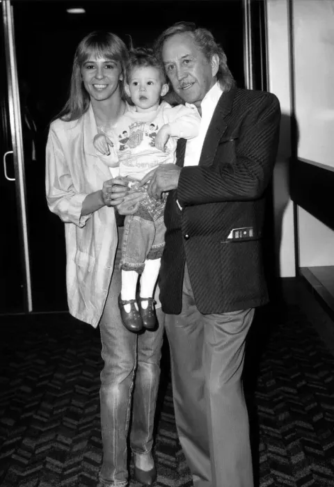 Framed Print : Paul Raymond with family January 1988 daughter Debbie James