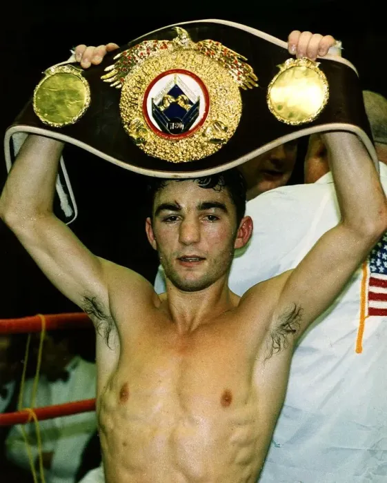 Framed Print : Paul Weir wins mini flyweight World Champion 1992 after beating Lindi Memani Framed Print : Paul Weir wins mini flyweight World Champion 1992 after beating Lindi Memani