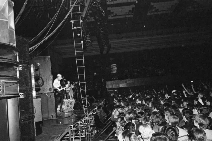 Framed Print : Paul Weller, and his band, The Jam, pictured during their final ever gig in 1982 Framed Print : Paul Weller, and his band, The Jam, pictured during their final ever gig in 1982