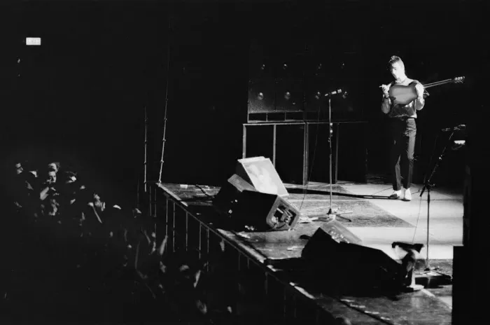 Framed Print : Paul Weller, and his band, The Jam, pictured during their final ever gig in 1982 Framed Print : Paul Weller, and his band, The Jam, pictured during their final ever gig in 1982