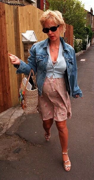 Paula Yates Pregnant TV Presenter leaves her house in Clapham