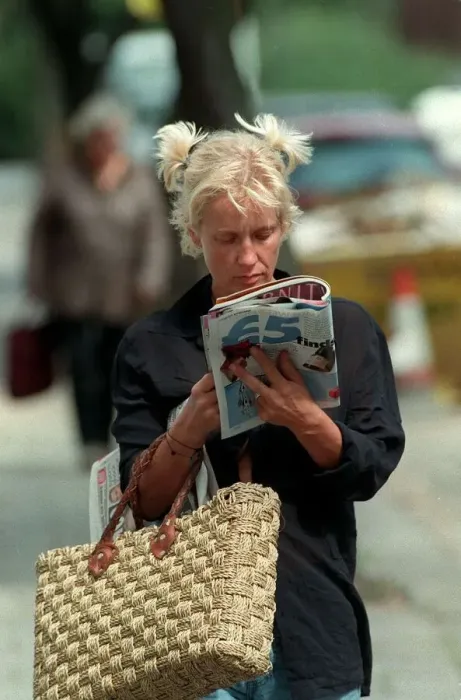 Framed Print : Paula Yates TV Presenter August 1998 Walking down the street reading a magazine Framed Print : Paula Yates TV Presenter August 1998 Walking down the street reading a magazine