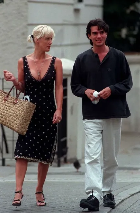 Framed Print : Paula Yates TV Presenter August 1998 Walkng down street with her new lover Kingsley