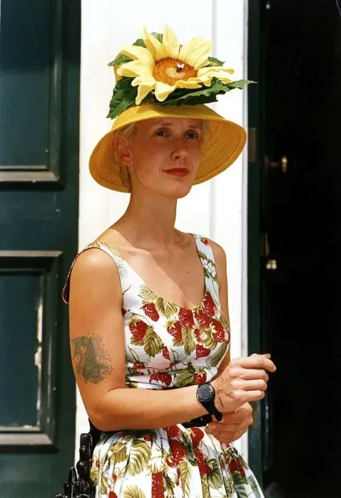 Framed Print : Paula Yates TV presenter and Model outside her an Bob Geldofs Chelsea home