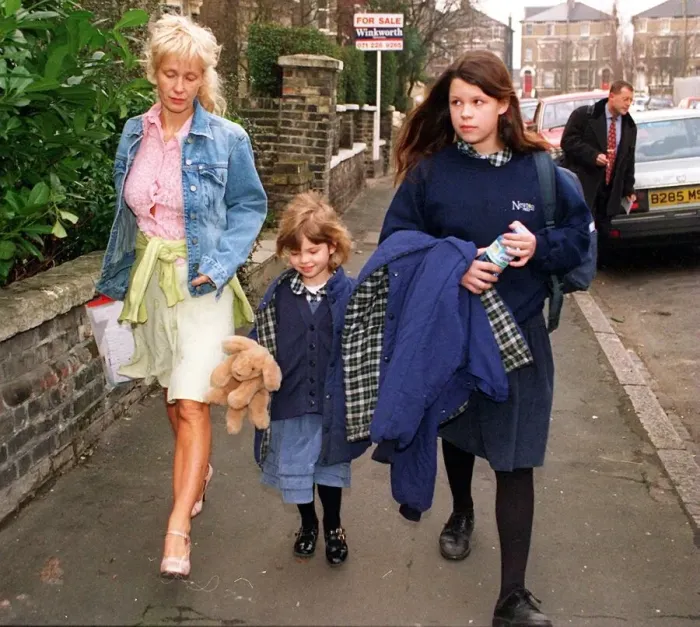 Framed Print : PAULA YATES WALKS TWO OF HER DAUGHTERS FIFI TRIXABELLE AND PEACHES TO SCHOOL TODAY