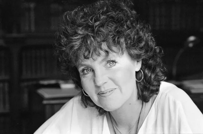 Framed Print : Pauline Collins on the set of The Black Tower'in Norfolk. 25th July 1985 Framed Print : Pauline Collins on the set of The Black Tower'in Norfolk. 25th July 1985