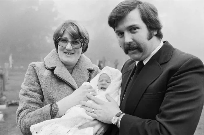 Framed Print : PC Graham Browne and his wife Yvonne pose with their eight week old baby son Clive Brown Framed Print : PC Graham Browne and his wife Yvonne pose with their eight week old baby son Clive Brown