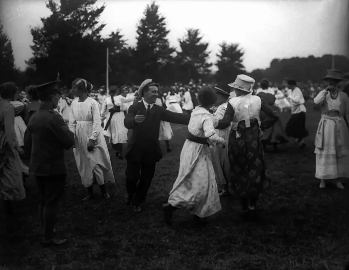 Framed Print : Peace Celebrations dancing in Hyde Park. circa 1919 Framed Print : Peace Celebrations dancing in Hyde Park. circa 1919