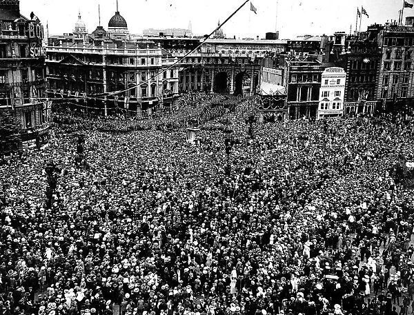 Peace Celebrations Huge crowds gather in Traflagar Square to celebrate the end of