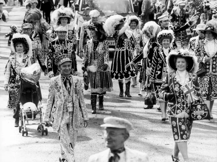 Framed Print : Pearly Kings and Queens seen here marching in the 1985 Battersea Easter Parade