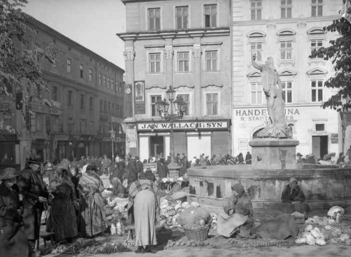 Framed Print : Peasant women in the market place in Lemberg selling their wares. Circa October 1914 Framed Print : Peasant women in the market place in Lemberg selling their wares. Circa October 1914