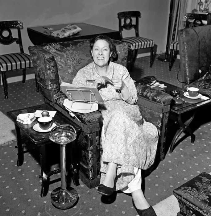 Framed Print : Peggy Mount, dressing gown feature. 24th April 1960