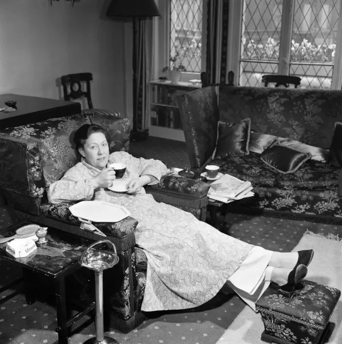 Framed Print : Peggy Mount, dressing gown feature. 24th April 1960 Framed Print : Peggy Mount, dressing gown feature. 24th April 1960