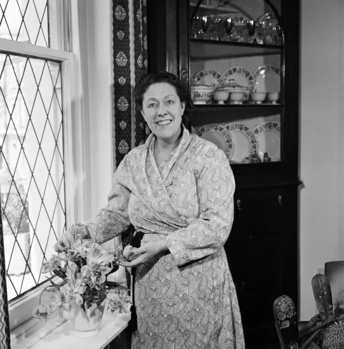 Framed Print : Peggy Mount, dressing gown feature. 24th April 1960 Framed Print : Peggy Mount, dressing gown feature. 24th April 1960
