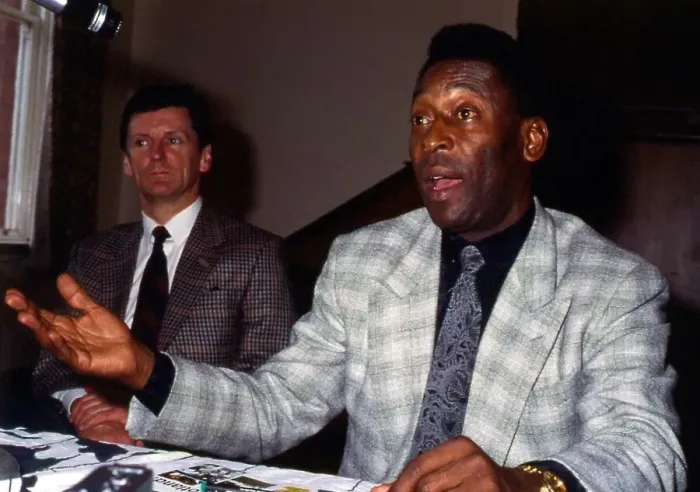 Framed Print : Pele & Andy Roxburgh at press conference June 1989 Framed Print : Pele & Andy Roxburgh at press conference June 1989