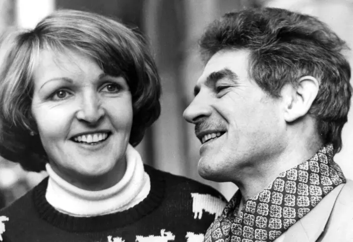 Framed Print : Penelope Keith and Trevor Peacock at theatre press call - January 1982 07 / 01 / 1982 Framed Print : Penelope Keith and Trevor Peacock at theatre press call - January 1982 07 / 01 / 1982
