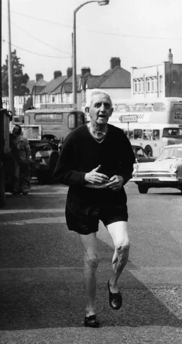 Framed Print : Pensioner Pat Barry, 76, training for the Powderhall Sprint. 15th August 1973 Framed Print : Pensioner Pat Barry, 76, training for the Powderhall Sprint. 15th August 1973