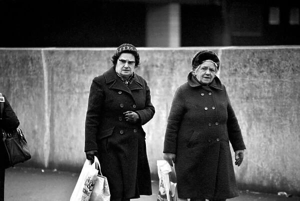 Pensioners: The elderly of Birmingham out and about shopping. March 1981 PM 81-01149-002