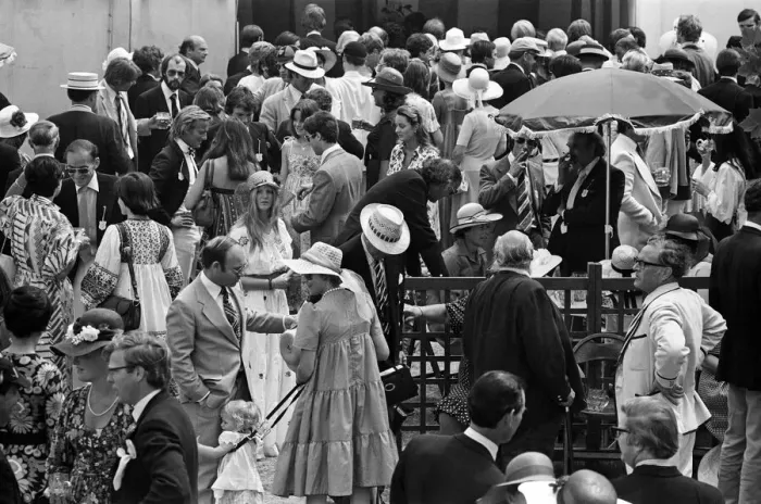 Framed Print : People enjoying the Henley Regatta. River Thames, Henley-on-Thames, Oxfordshire Framed Print : People enjoying the Henley Regatta. River Thames, Henley-on-Thames, Oxfordshire