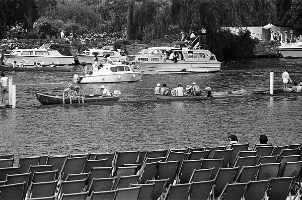 People enjoying the Henley Regatta. River Thames, Henley-on-Thames, Oxfordshire