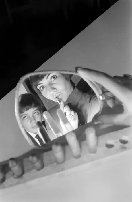 Framed Print : People of Hartford Secondary School. Keith Kay and Philip Robinson look on as model Ann Framed Print : People of Hartford Secondary School. Keith Kay and Philip Robinson look on as model Ann