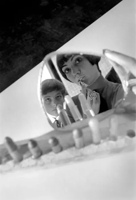 Framed Print : People of Hartford Secondary School. Keith Kay and Philip Robinson look on as model Ann Framed Print : People of Hartford Secondary School. Keith Kay and Philip Robinson look on as model Ann