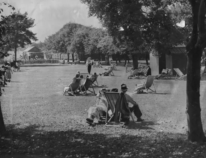 Framed Print : People relaxing in the summer sunshine at Exhibition Park in Newcastle