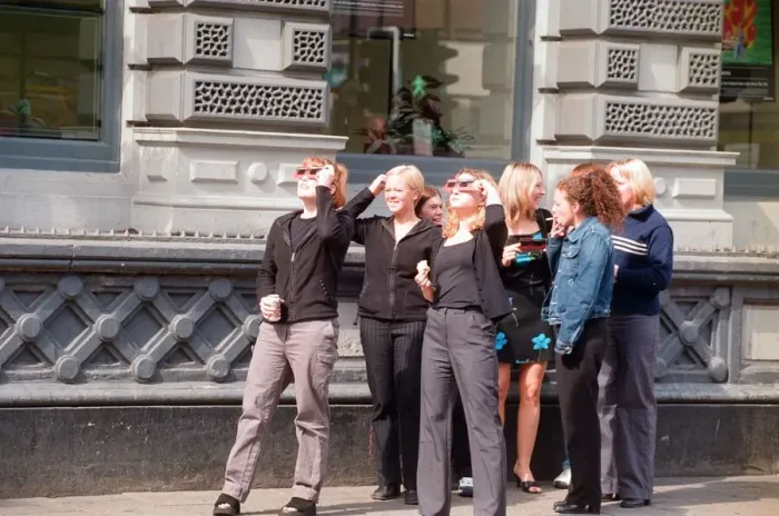 Framed Print : People watching a total solar eclipse, Queen Street, Cardiff. 11th August 1999 Framed Print : People watching a total solar eclipse, Queen Street, Cardiff. 11th August 1999