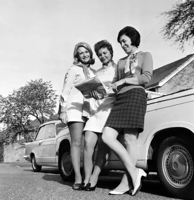 Framed Print : People: Woman: Two Surrey suburban housewives, Peggy Preston, 35 and Vicky Courtney Framed Print : People: Woman: Two Surrey suburban housewives, Peggy Preston, 35 and Vicky Courtney