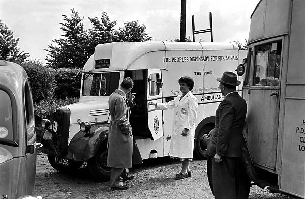 The Peoples dispensary for sick animals - PDSA Centre. July 1952 C3468