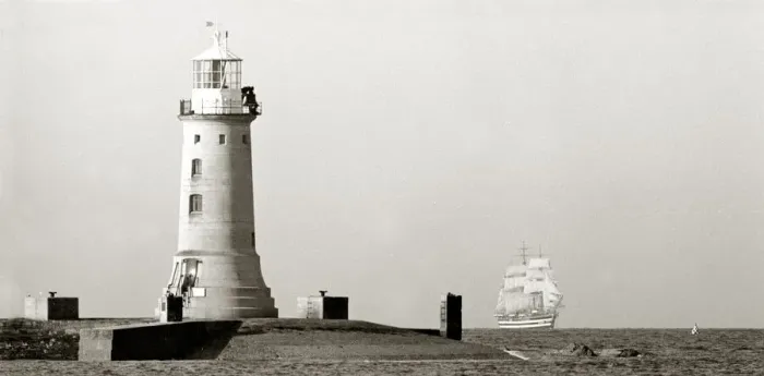 Framed Print : The period Italian sail ship Amerigo Vespucci under full sail as she approaches Plymouth