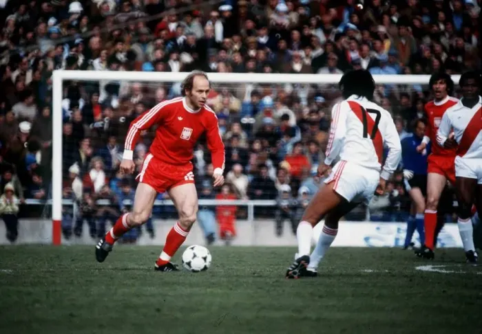 Framed Print : Peru v Poland World Cup 1978 football G Lato with ball, A Quesada no17 Framed Print : Peru v Poland World Cup 1978 football G Lato with ball, A Quesada no17