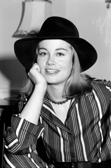 Framed Print : Peter Bogdanovitch and his fiance Cybill Shepherd (actress) at Claridges Hotel Framed Print : Peter Bogdanovitch and his fiance Cybill Shepherd (actress) at Claridges Hotel