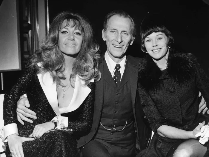 Framed Print : Peter Cushing actor with Ingrid Pitt (L) and Dawn Addams Circa 1970 Framed Print : Peter Cushing actor with Ingrid Pitt (L) and Dawn Addams Circa 1970