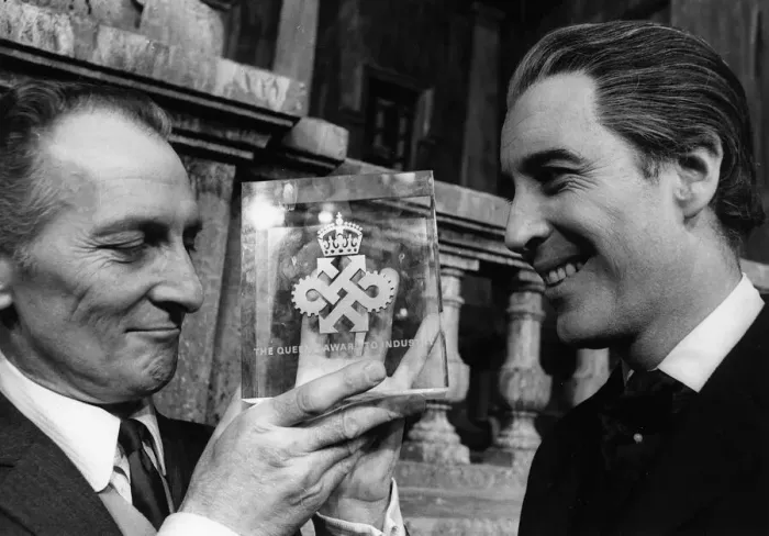 Framed Print : Peter Cushing actor (L) with Queens Award for Industry awarded to Hammer Films with