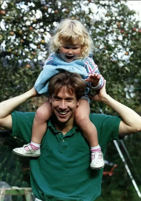 Framed Print : Peter Duncan TV Presenter with daughter on shoulders A©Mirrorpix Framed Print : Peter Duncan TV Presenter with daughter on shoulders A©Mirrorpix
