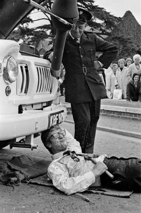Framed Print : Peter Gilmore, on the floor, on the film set of Carry On Doctor Framed Print : Peter Gilmore, on the floor, on the film set of Carry On Doctor