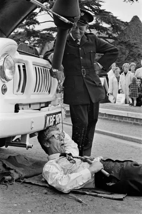 Framed Print : Peter Gilmore, on the floor, on the film set of Carry On Doctor Framed Print : Peter Gilmore, on the floor, on the film set of Carry On Doctor