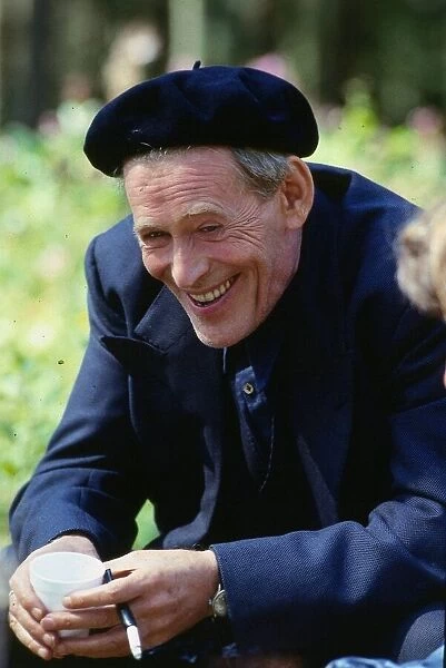 Peter O Toole actor wearing beret August 1989 cigarette and coffe cup