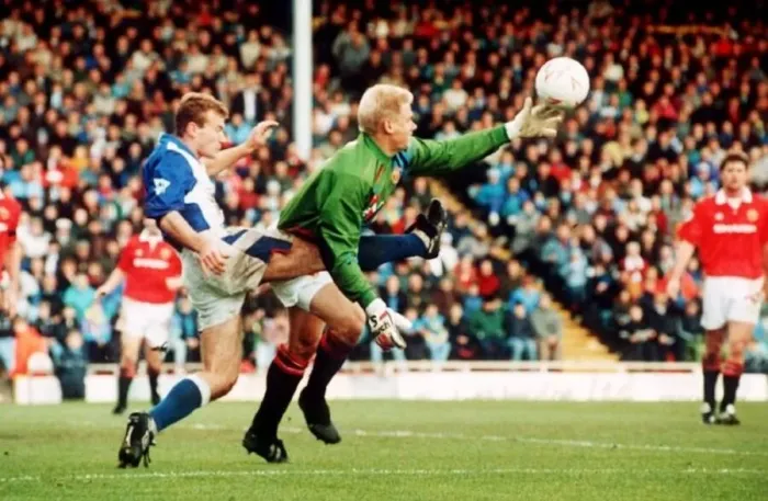 : Peter Schmeichel Manchester United goalkeeper in a tangle with Alan Shearer of Blackburn : Peter Schmeichel Manchester United goalkeeper in a tangle with Alan Shearer of Blackburn