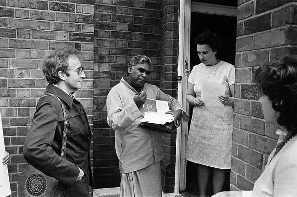 Peter Sellers and Swami Vishnu on a Peace Mission in Belfast. 8th September 1971