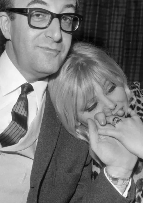 Framed Print : PETER SELLERS AND WIFE, BRITT EKLAND - 12TH FEBRUARY 1964 Framed Print : PETER SELLERS AND WIFE, BRITT EKLAND - 12TH FEBRUARY 1964