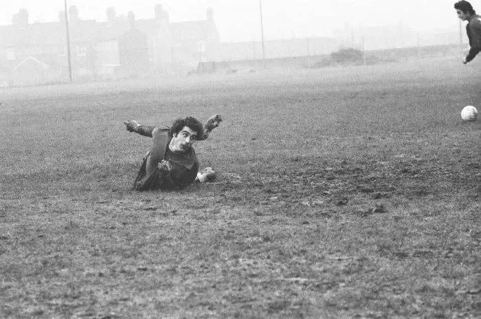 Framed Print : Peter Shilton, Tony Waddingtons record signing reported to Stoke FC ground for Framed Print : Peter Shilton, Tony Waddingtons record signing reported to Stoke FC ground for