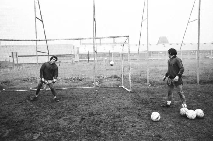 Framed Print : Peter Shilton, Tony Waddingtons record signing reported to Stoke FC ground for Framed Print : Peter Shilton, Tony Waddingtons record signing reported to Stoke FC ground for