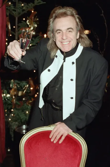 Framed Print : Peter Stringfellow, owner of Cinderellas in Leeds in the 1970s Framed Print : Peter Stringfellow, owner of Cinderellas in Leeds in the 1970s